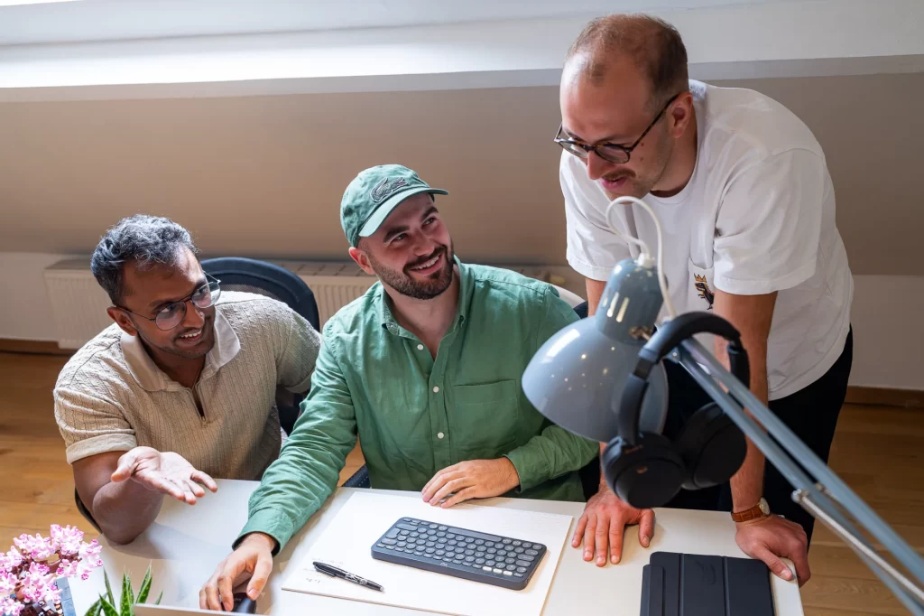 Réunion entre les différents experts de l'agence en datamarketing Clef2web